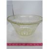 Image 2 : LOT OF 2 GLASS BOWLS (PUNCH BOWL AND SERVING BOWL)