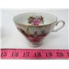 Image 11 : LOT OF ASSORTED TEA CUPS AND PLATES