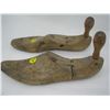 Image 2 : LOT OF 2 WOODEN SHOE JIGS (VINTAGE)