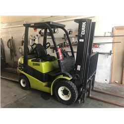 CLARK C25L LPG 5000 FORKLIFT WITH 3 STAGE MAST, FORK POSITIONERS, PNEUMATIC TIRES AND 1800 CURRENT