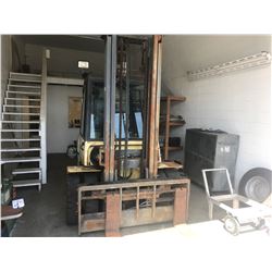 HYSTER MODEL H90XLS 9000LPG FORKLIFT WITH MONOTROL, 2 STAGE MAST, FORK POSITIONERS,