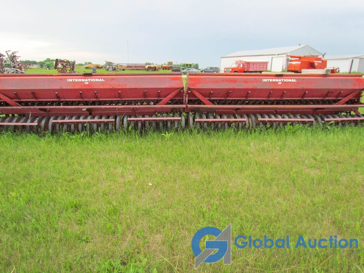 IH 620 Double Disc Drills