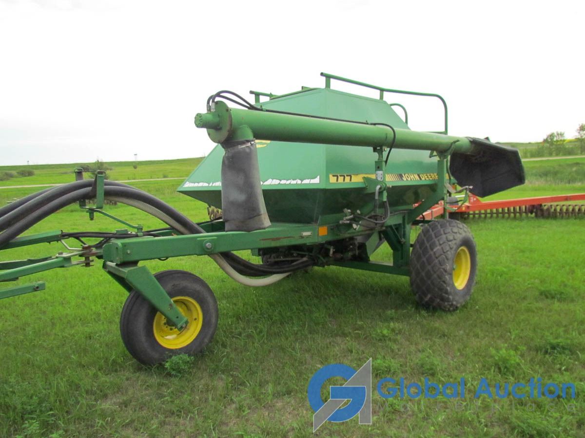 John Deere 610 Air Seeder w/ John Deere 777 Air Cart & RiteWay Packer Bar