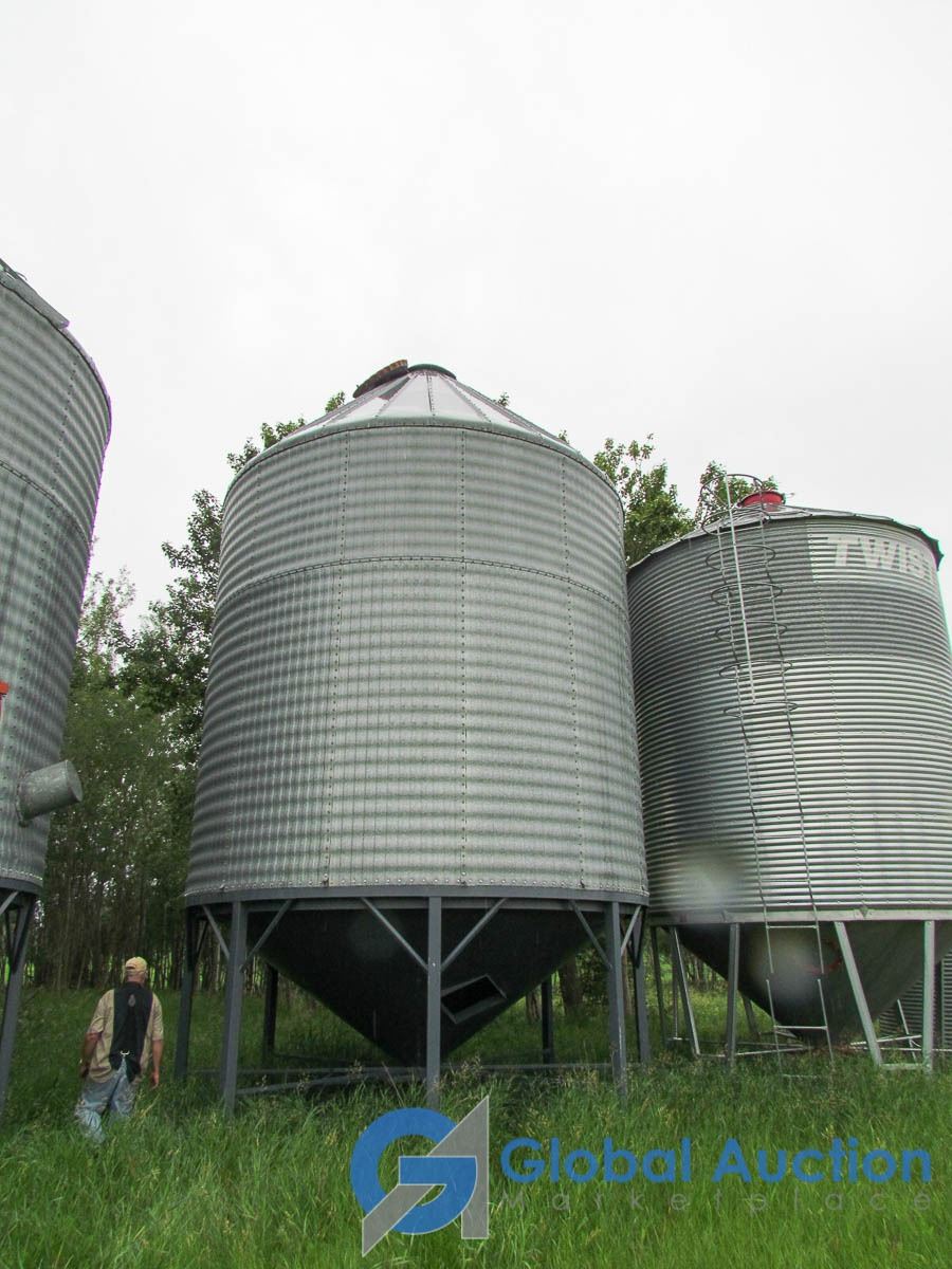 Behlen 3000bu Hopper Bottom Bin