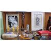 Image 3 : SHELF LOT ASSORTED COLLECTIBLES
