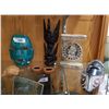 Image 2 : SHELF LOT ASSORTED DÉCOR