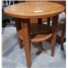 Image 2 : MAPLE OCCASIONAL TABLE - MOVIE PROP