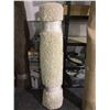 Image 1 : Cream 5 x 7' Area Rug