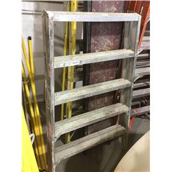 Aluminum 5' Step Ladder