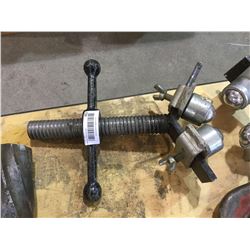 Roller Ball Threaded Pipe Stand