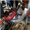 Image 2 : 2 LARGE SHACKLES