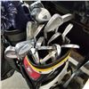 Image 2 : 2 GOLF BAGS W/ CLUBS