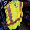 Image 2 : 4 HI VIS SAFETY VESTS AND 6 WORK PANTS