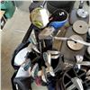 Image 2 : 3 GOLF BAGS W/ CLUBS