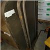 Image 2 : CLAMP ON FOLDING PATIO TABLE