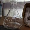 Image 2 : LOT OF PYREX FLASKS