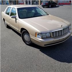 1998 CADILLAC DEVILLE ELEGANCE 4 DOOR SEDAN, 130000KM, NEEDS HEAD GASKETS AND AC COMPRESSOR, HAS NEW