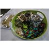 Image 2 : GREEN TRAY OF JEWELLERY