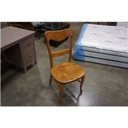 OAK VINTAGE CHAIR