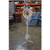Image 2 : CLOCK ON STAND