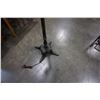 Image 2 : VINTAGE PAINTED FLOOR LAMP