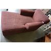 Image 4 : RED UPHOLSTERED CHAISE