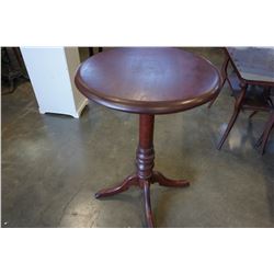 VINTAGE MAHOGANY PARLOUR TABLE
