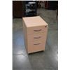 Image 2 : 5 DRAWER MAPLE ROLLING STAND