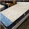 Image 1 : QUEENSIZE BEAUTY REST MANCHESTER COMFORT TOP MATTRESS