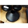 Image 8 : 4 PEARL INLAY PANELS AND 3 BLACK VASES