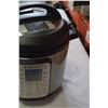 Image 2 : INSTANT POT PRESSURE COOKER