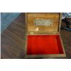 Image 3 : VINTAGE INLAID LINED BOX