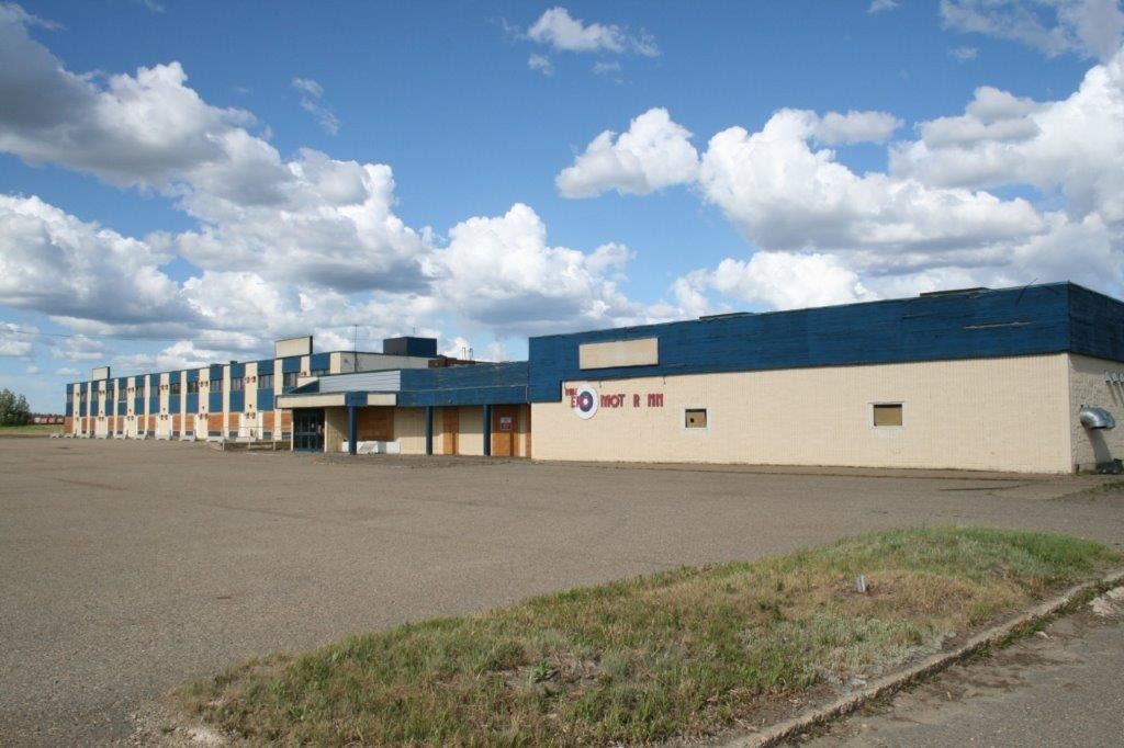 BID HERE - COMPLETE LAND - BUILDING MILE ZERO INN GRIMSHAW ALBERTA