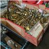 Image 1 : TRAY OF BRASS FITTINGS