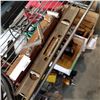 Image 1 : METAL LEVEL AND SAW GUIDE