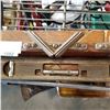 Image 2 : METAL LEVEL AND SAW GUIDE