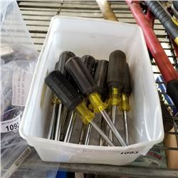 LOT OF KLEIN TOOLS SCREW DRIVERS