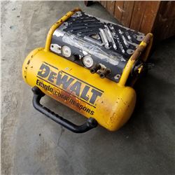 DEWALT SINGLE TANK AIR COMPRESSOR