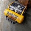 Image 1 : DEWALT SINGLE TANK AIR COMPRESSOR