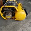 Image 2 : DEWALT SINGLE TANK AIR COMPRESSOR