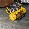 Image 3 : DEWALT SINGLE TANK AIR COMPRESSOR