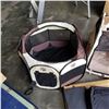 Image 2 : PORTABLE PET KENNEL AND CAT SHOW HOUSE RETAIL $272 WITH PET PEN