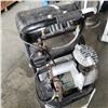Image 2 : MOTO MASTER TWIN TANK PORTABLE AIR COMPRESSOR