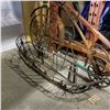 Image 3 : CAST IRON GARDEN BIKE AND METAL DECOR