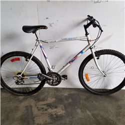 WHITE SUTEKI 18 SPEED BIKE