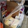 Image 2 : PALLET OF ASSORTED ESTATE COLLECTIBLES AND HOUSEHOLD ITEMS
