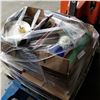 Image 3 : PALLET OF ASSORTED ESTATE COLLECTIBLES AND HOUSEHOLD ITEMS