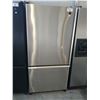 Image 1 : 33" WIDE MAYTAG STAINLESS STEEL FRIDGE WITH BOTTOM FREEZER