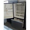 Image 2 : 33" WIDE MAYTAG STAINLESS STEEL FRIDGE WITH BOTTOM FREEZER