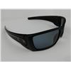 Image 3 : PAIR OF OAKLEY FUEL CELL POLARIZED SUNGLASSES - SMALL SCRATCHES